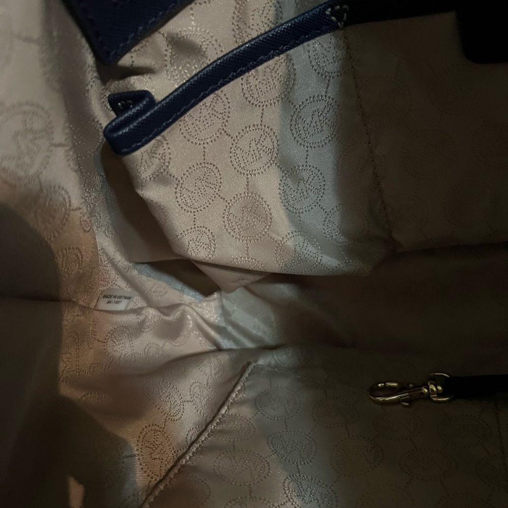 MK Purse - Picture 4 of 5